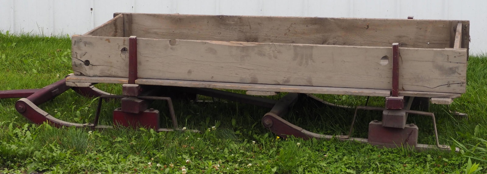 Pony size bobsled: Pony size bobsled with short tongue, 31"W x 92"L without tongue - Good * * NOT ELIGIBLE FOR IN-HOUSE SHIPPING. Please contact the auction house for transport options and additional details. Items