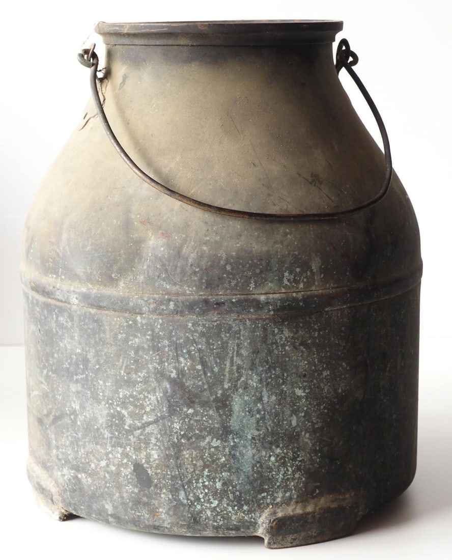 Copper milk pail with handle (1 of 3)