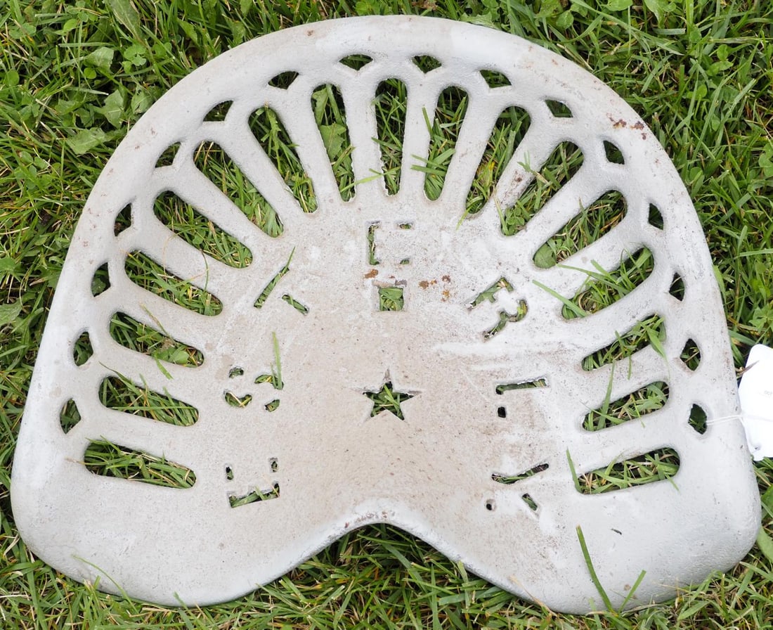 Esterly cast iron seat (1 of 1)