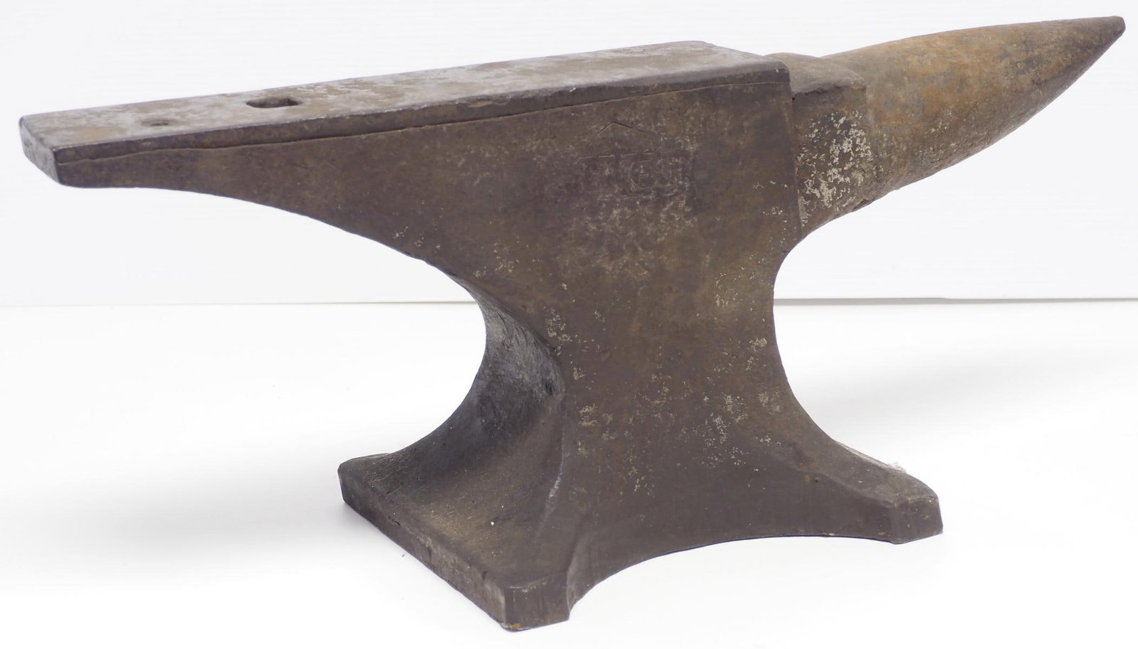 100-lb anvil stamped 'Lakes' (1 of 4)