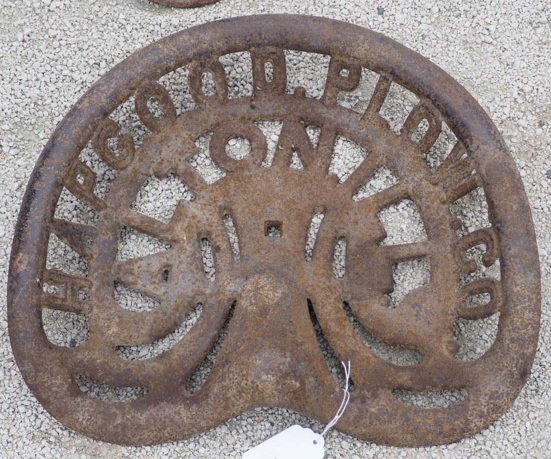 Hapgood Plow Co. Alton, IL cast iron seat (1 of 1)