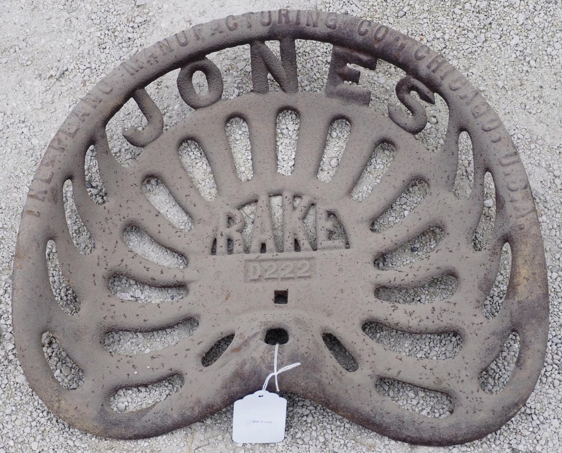 Jones Rake cast iron seat (1 of 1)