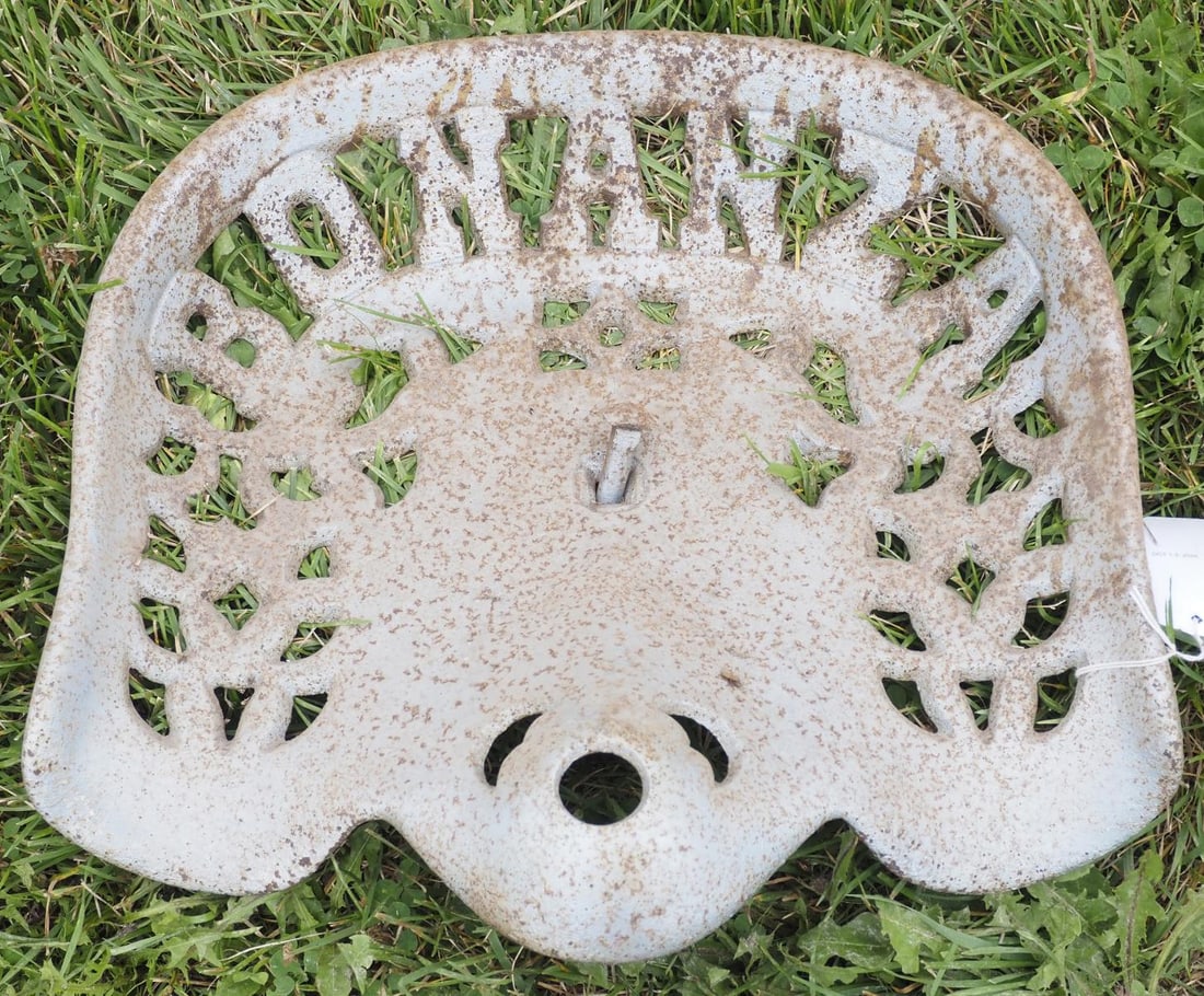 Bonanza cast iron seat (1 of 1)