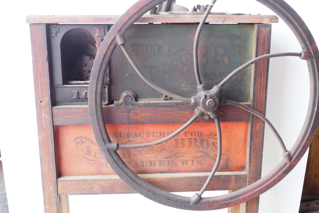Tiffin floor model corn sheller - 2