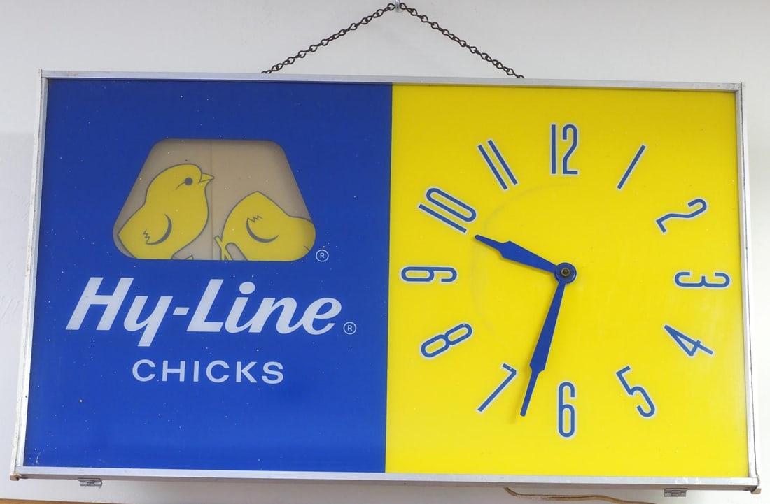 Hy-Line Chicks lighted clock with rotating chicks (1 of 4)