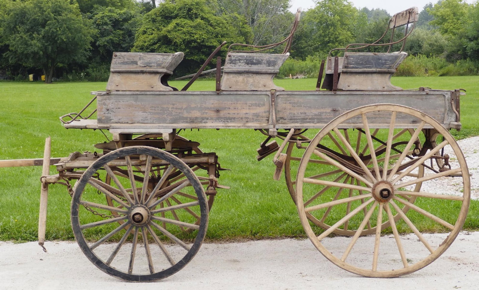 Triple seat passenger wagon: Triple seat passenger wagon with hand brake and pole, 117"L x 72"W x 50"H - Fair * * NOT ELIGIBLE FOR IN-HOUSE SHIPPING. Please contact the auction house for transport options and additional details.