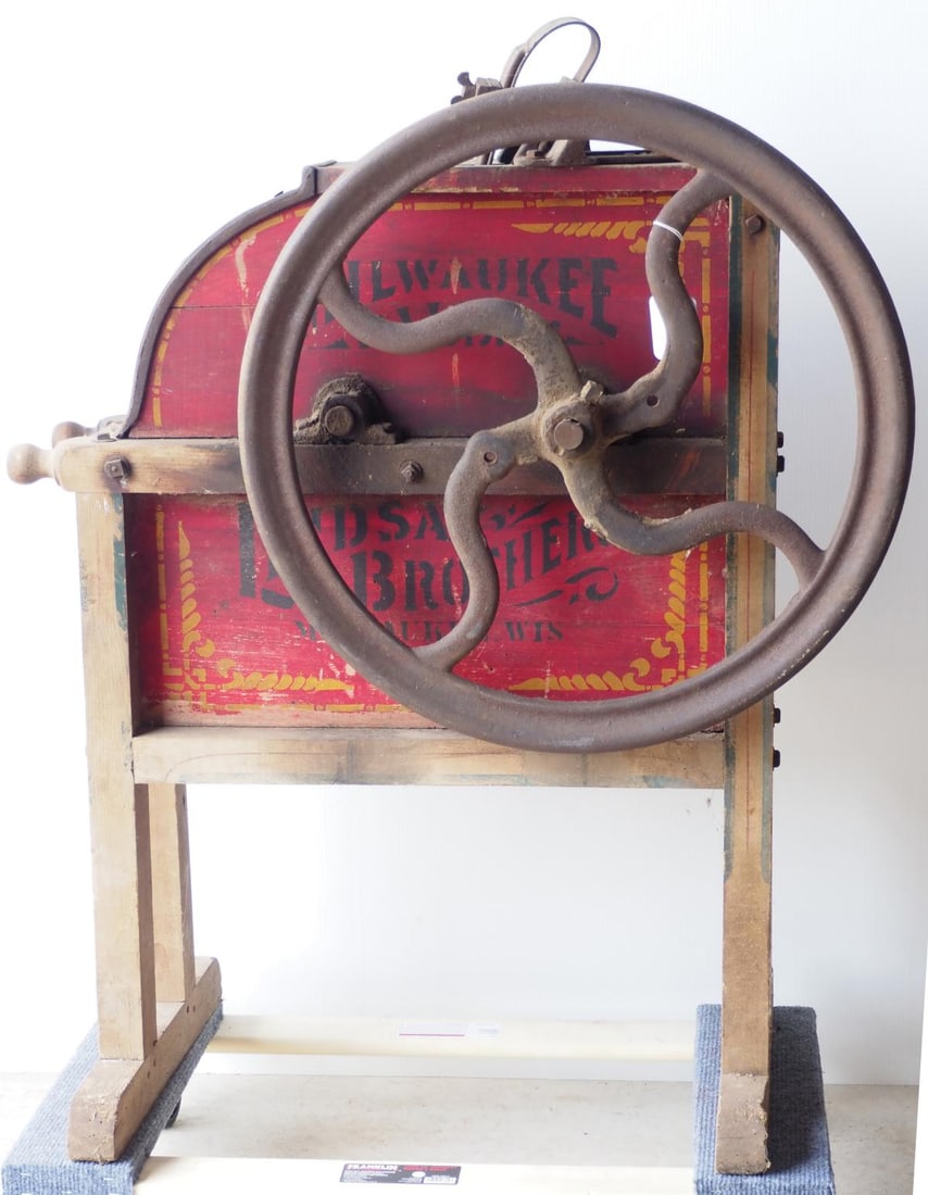 Milwaukee Valley floor model corn sheller: Milwaukee Valley floor model corn sheller mfg for Lindsay Bros, Milwaukee, Wisconsin * * NOT ELIGIBLE FOR IN-HOUSE SHIPPING. Please contact the auction house for transport options and additional