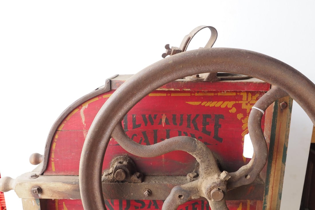 Milwaukee Valley floor model corn sheller - 2