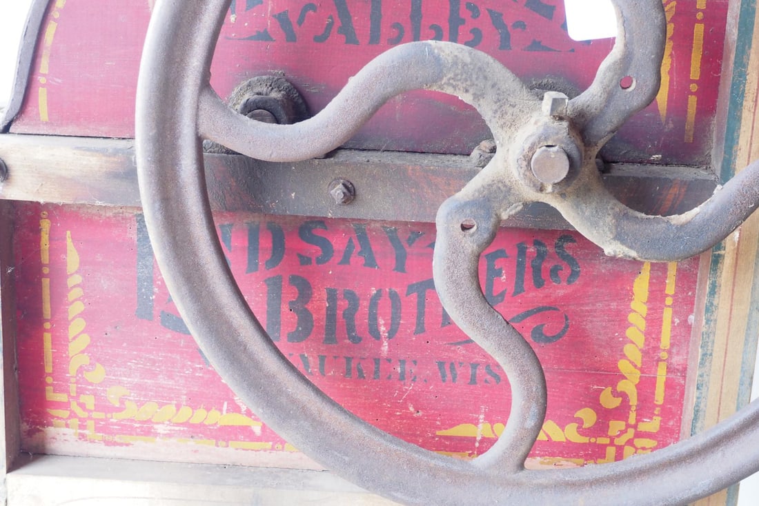 Milwaukee Valley floor model corn sheller - 3