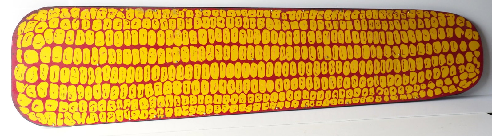 Pioneer ear of corn sign: 8'x20" SST Pioneer ear of corn sign with wood back frame - Good * * NOT ELIGIBLE FOR IN-HOUSE SHIPPING. Please contact the auction house for transport options and additional details. Items must be