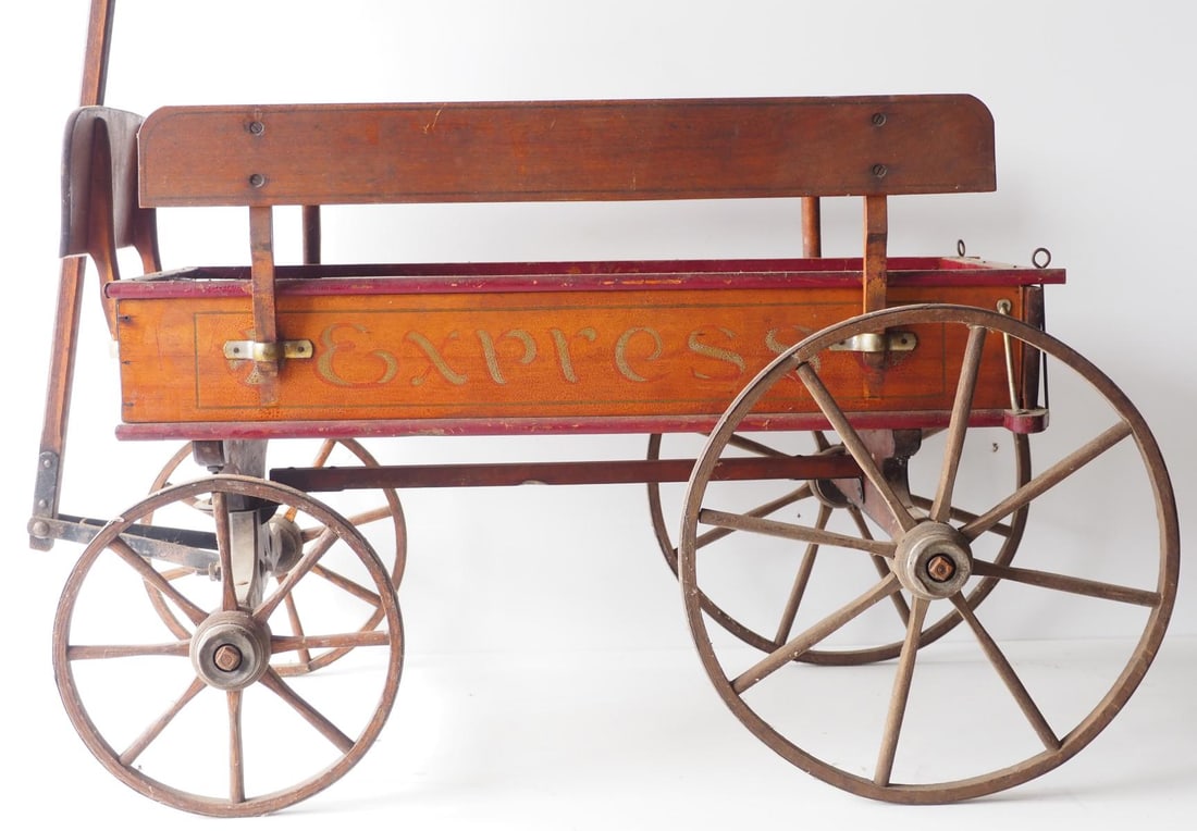 Paris Mfg Co. No.108 Express child's wagon (1 of 6)
