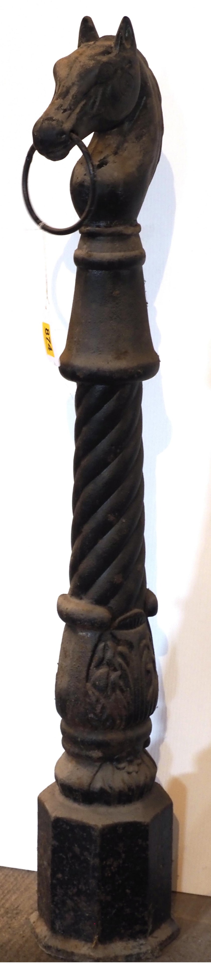Cast iron horse head horse tie: Cast iron horse head horse tie, 43"H * * NOT ELIGIBLE FOR IN-HOUSE SHIPPING. Please contact the auction house for transport options and additional details. Items must be picked up within 10 business