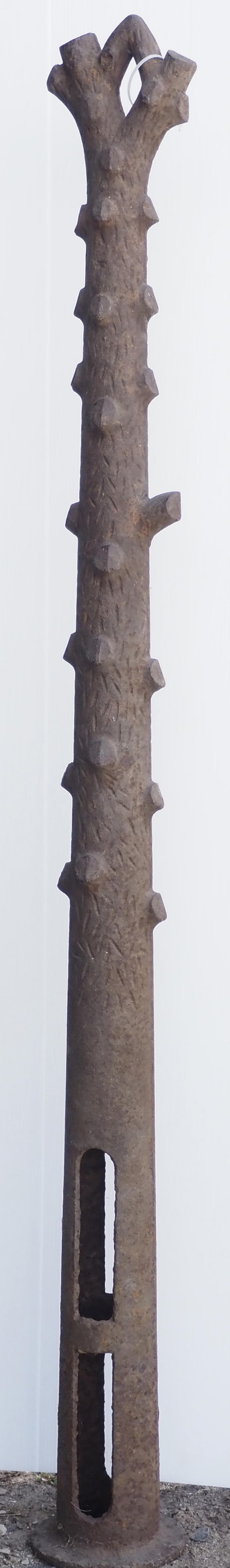 Cast iron tree branch hitching post: 68"H cast iron tree branch hitching post * * NOT ELIGIBLE FOR IN-HOUSE SHIPPING. Please contact the auction house for transport options and additional details. Items must be picked up within 10 busine