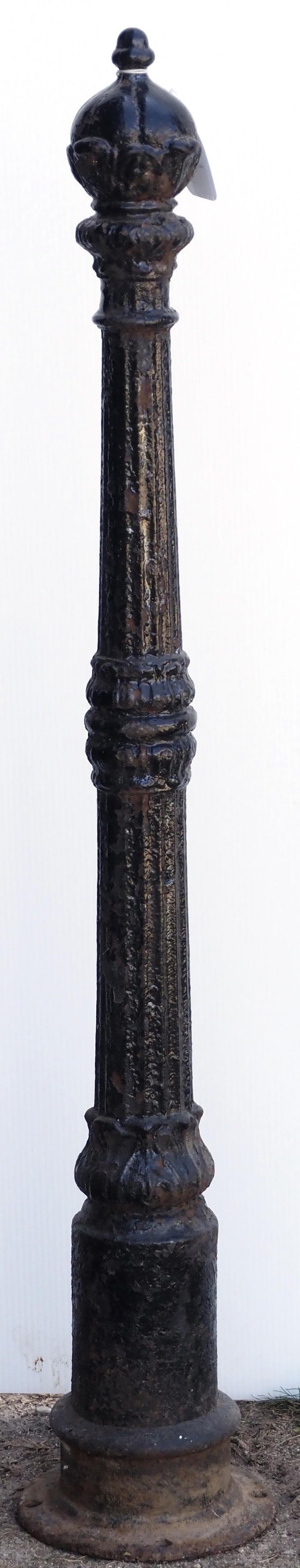 Cast iron decorative hitching post (1 of 2)