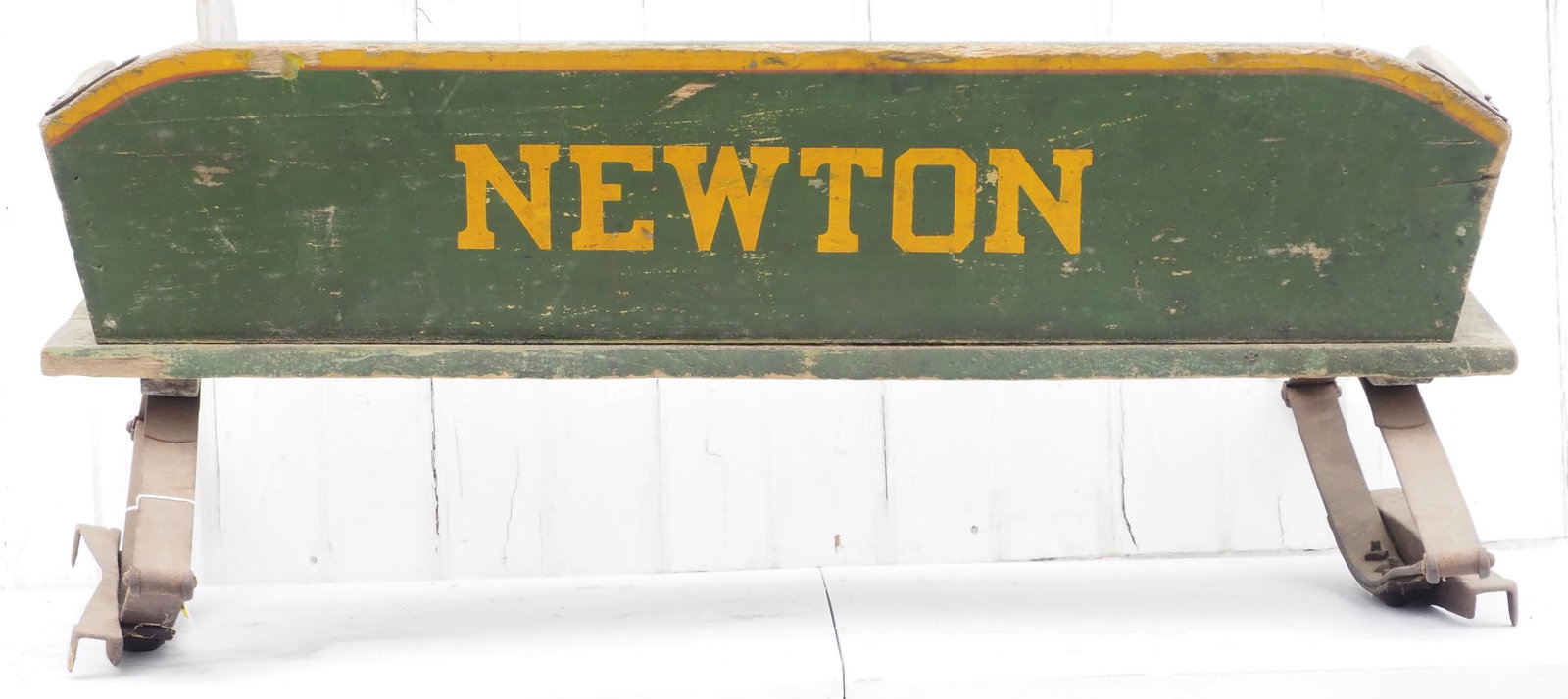 Newton box wagon seat: Newton box wagon seat with very good paint and stenciling * * NOT ELIGIBLE FOR IN-HOUSE SHIPPING. Please contact the auction house for transport options and additional details. Items must be picked