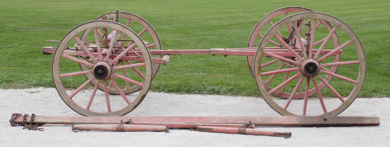 John Deere box wagon gear: John Deere box wagon gear for 42"W box, with pole, good original color and stenciling, rear wheels 44"dia., front wheels 40"dia. * * NOT ELIGIBLE FOR IN-HOUSE SHIPPING. Please contact the auction