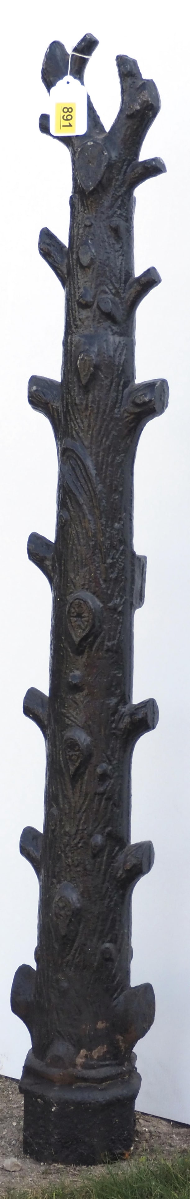 Cast iron tree branch hitching post: 53"H cast iron tree branch hitching post * * NOT ELIGIBLE FOR IN-HOUSE SHIPPING. Please contact the auction house for transport options and additional details. Items must be picked up within 10