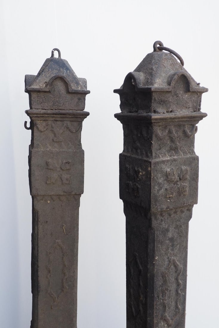 Pair of cast iron matching hitching posts - 3