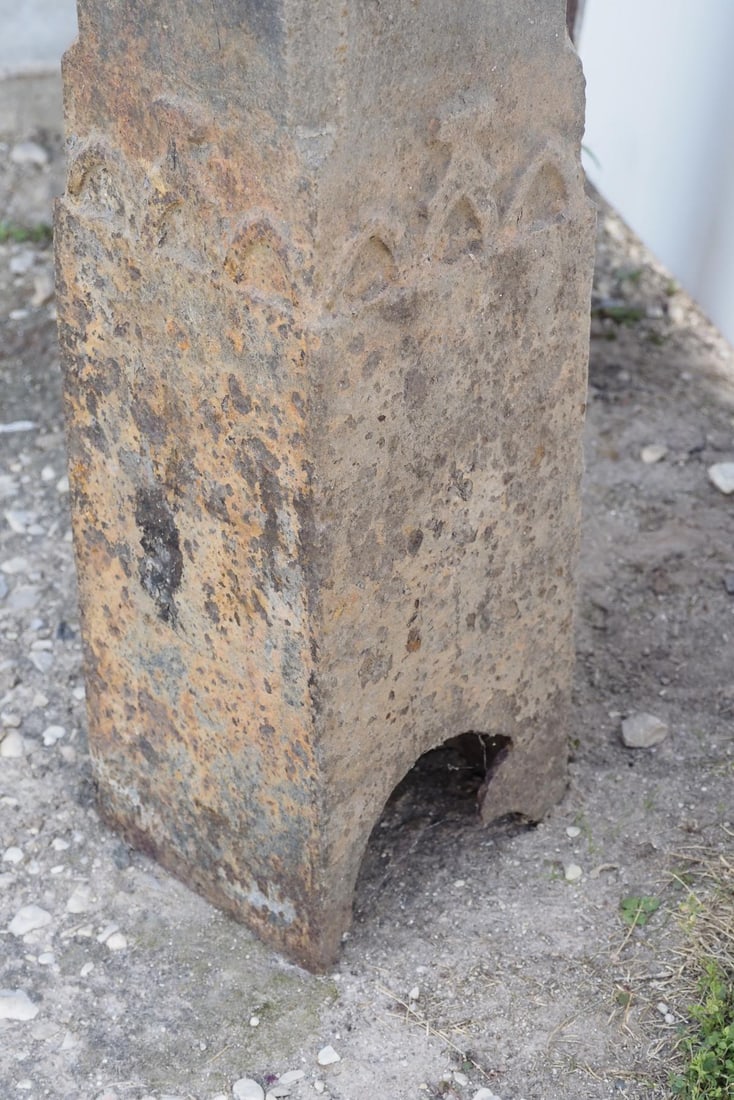 Pair of cast iron matching hitching posts - 4