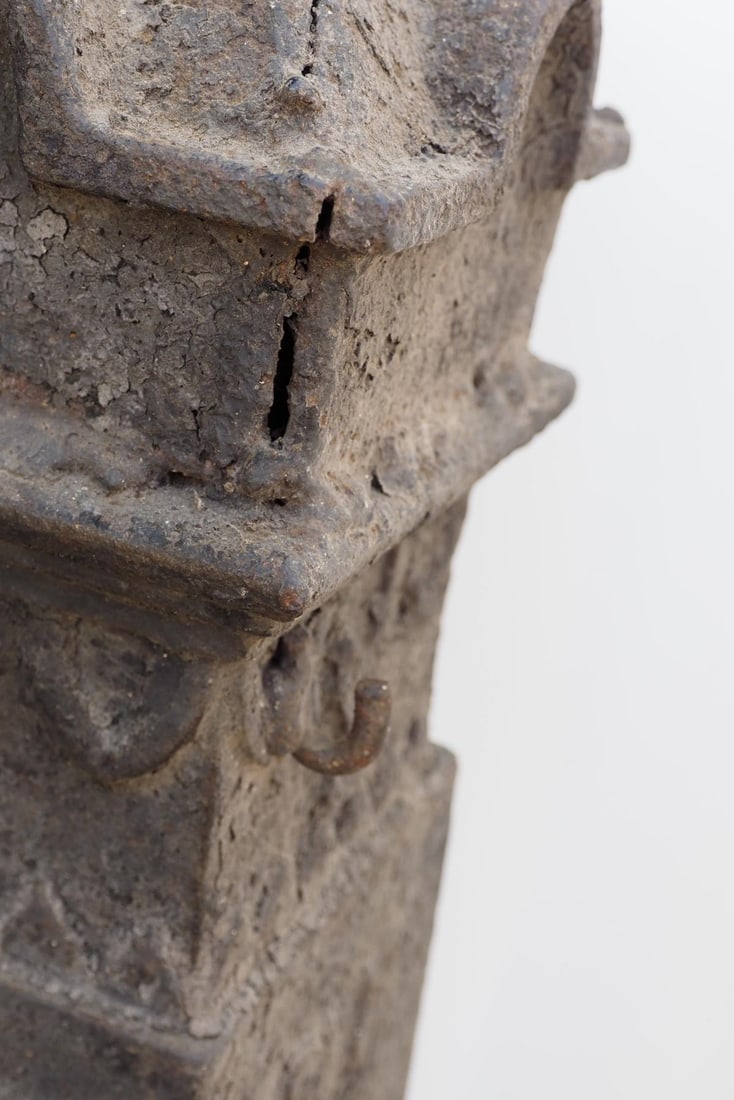 Pair of cast iron matching hitching posts - 5