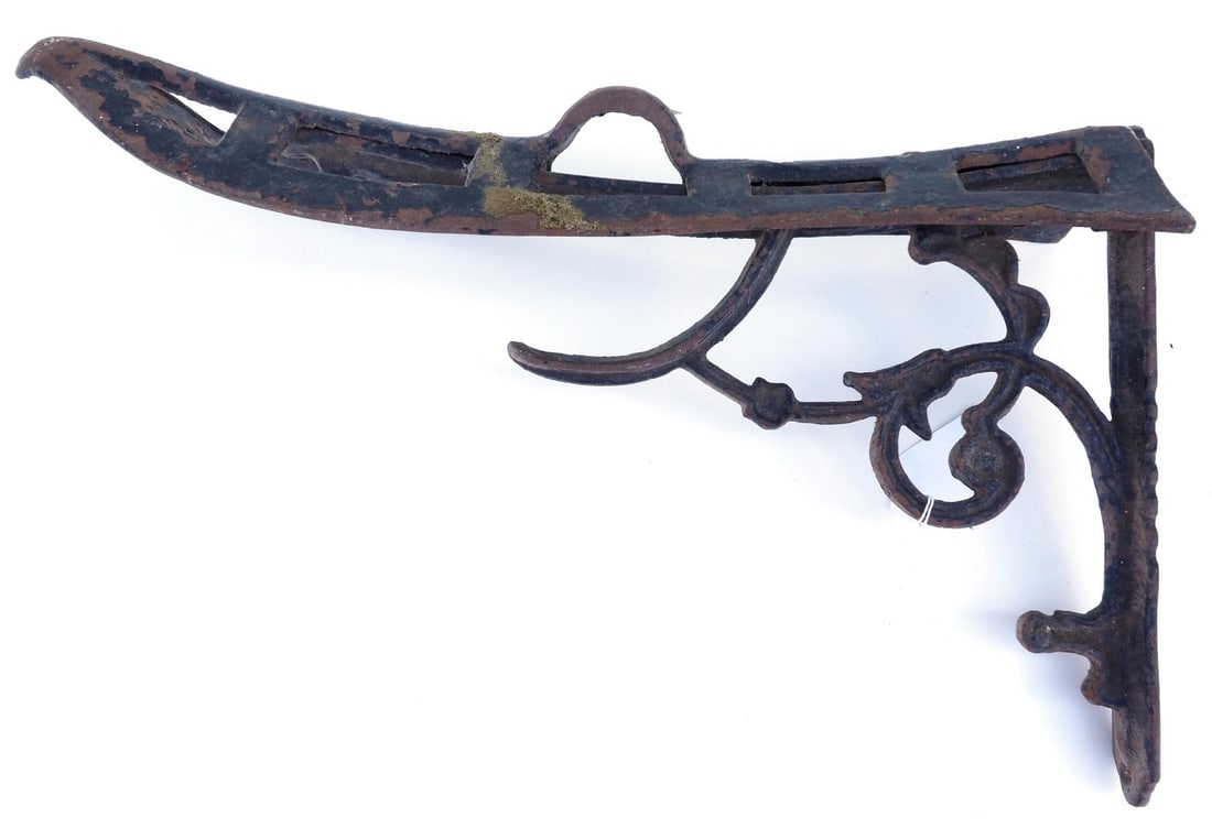 Wall-mount cast iron saddle rack (1 of 4)