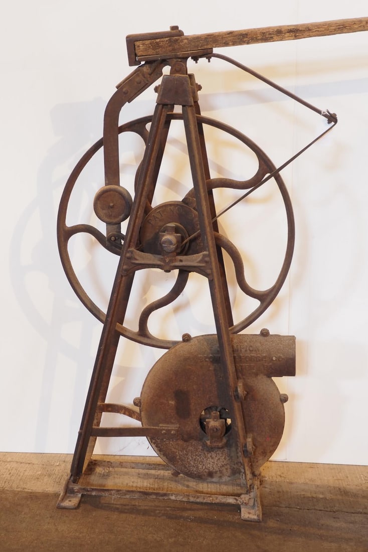 Hand-powered forge blower - 2