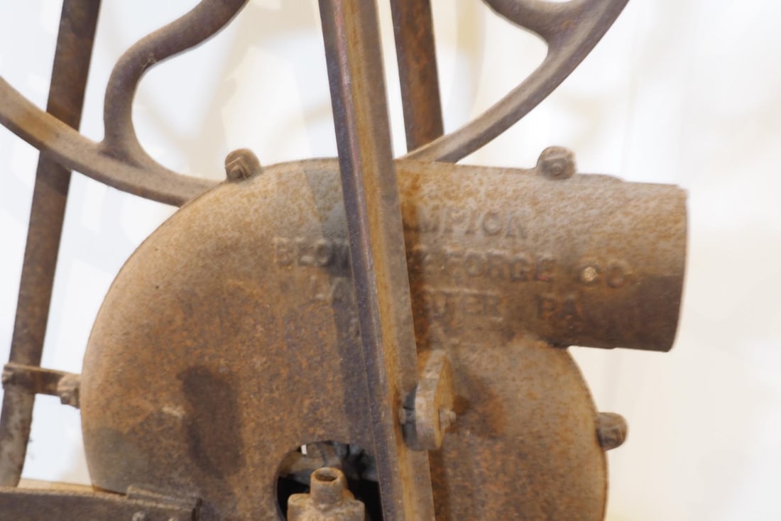 Hand-powered forge blower - 3