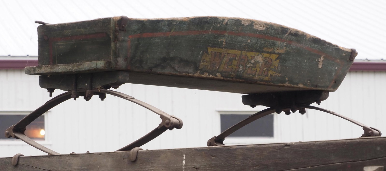 Weber box wagon seat: Weber box wagon seat - Fair * * NOT ELIGIBLE FOR IN-HOUSE SHIPPING. Please contact the auction house for transport options and additional details. Items must be picked up within 10 business days of