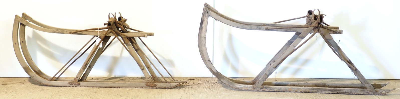 Set of 4 sleigh runners: Set of 4 sleigh runners * * NOT ELIGIBLE FOR IN-HOUSE SHIPPING. Please contact the auction house for transport options and additional details. Items must be picked up within 10 business days of the