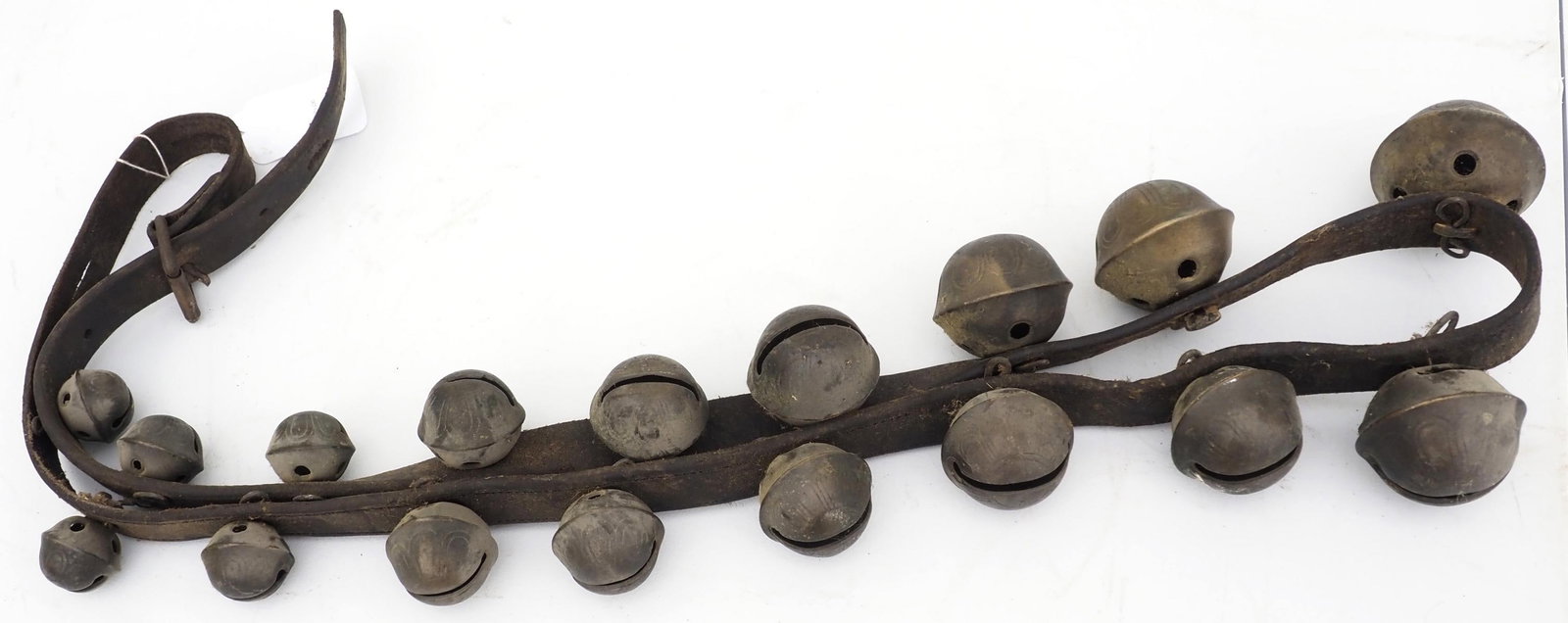 Leather strap with sleigh bells (1 of 5)