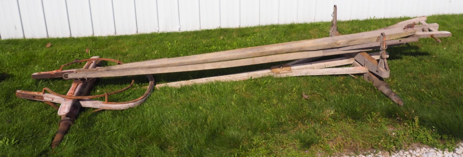 Wagon gears and poles, longest is 11'L: Wagon gears and poles, longest is 11'L * * NOT ELIGIBLE FOR IN-HOUSE SHIPPING. Please contact the auction house for transport options and additional details. Items must be picked up within 10