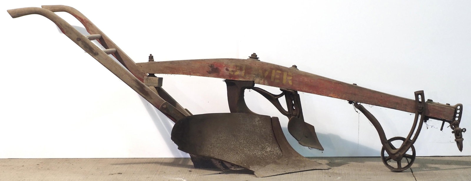 Oliver wood beam walking plow (1 of 4)