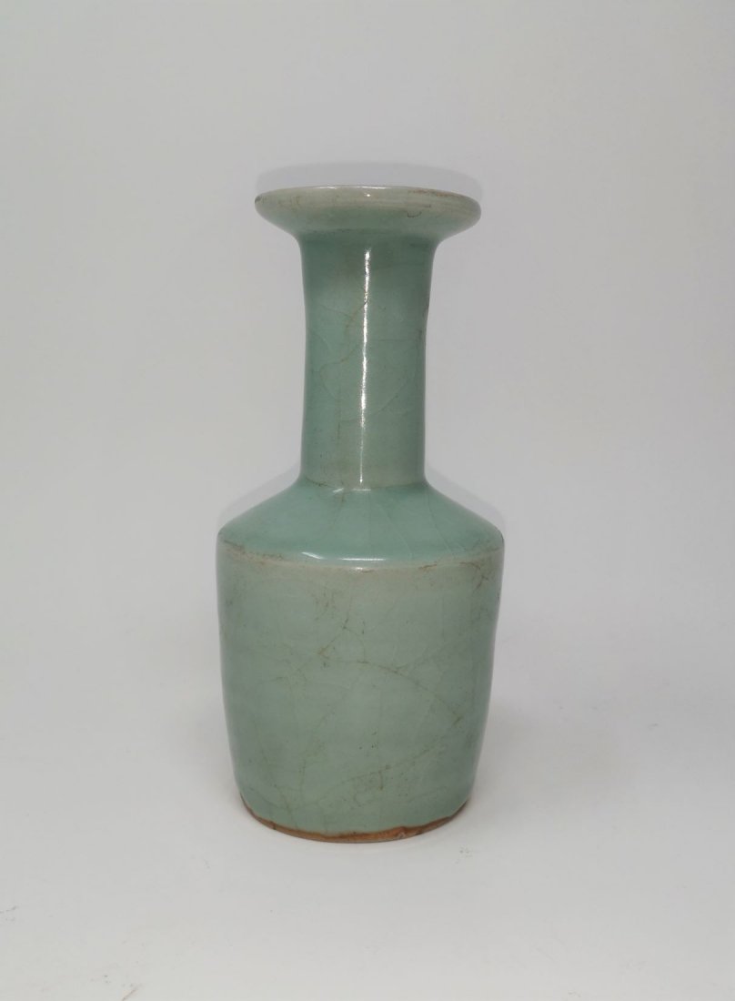 A LONGQUAN GREEN CELADON MALLET VASE (1 of 6)