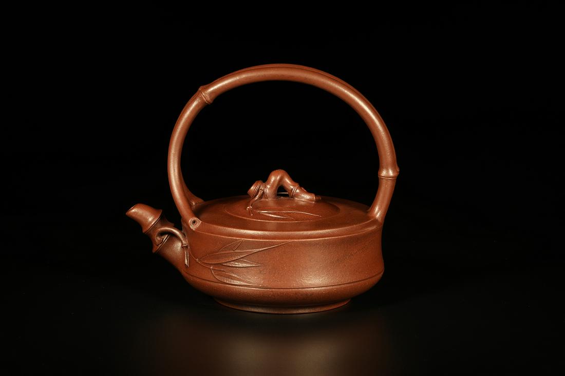A ZISHA OR PURPLE CLAY TEAPOT (1 of 6)