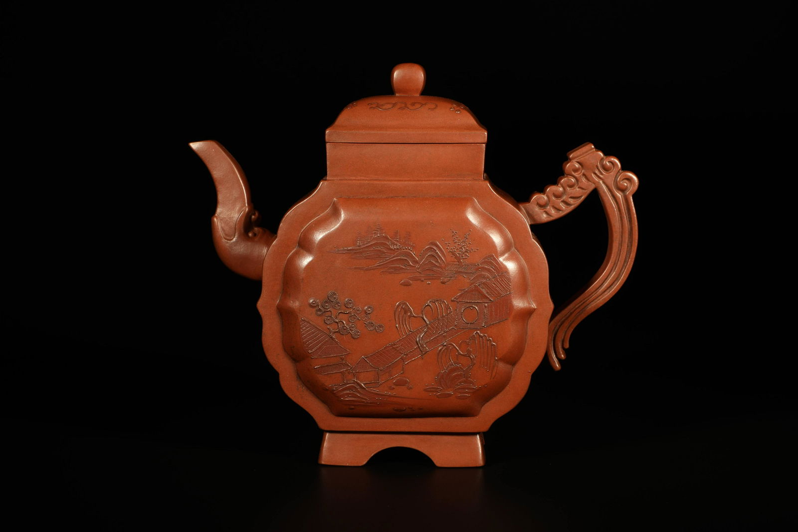A CHINESE PURPLE CLAY ZI SHA TEA POT: A CHINESE PURPLE CLAY ZI SHA TEA POT. ATTRIBUTED TO JING XI YANG FENG XIANG ZHI. H: 17.5cm W: 20.5cm