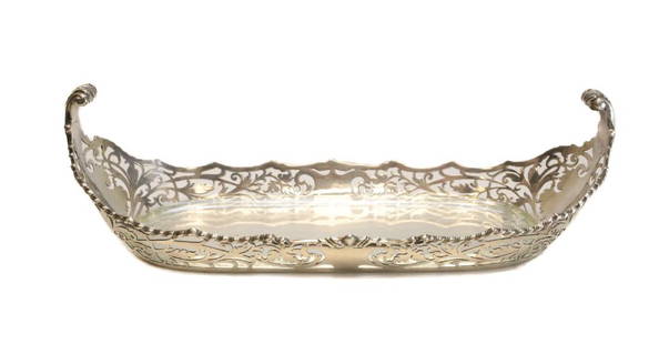 Mappin & Webb London Sterling Silver & Glass Bread Tray: Mappin & Webb London sterling silver & glass lined pierced bread tray, 1931. Open work floral and leaf designs. Gadroon textured rim. Mappin & Webb sterling marks to the underside. Weight: 12.67ozt Me