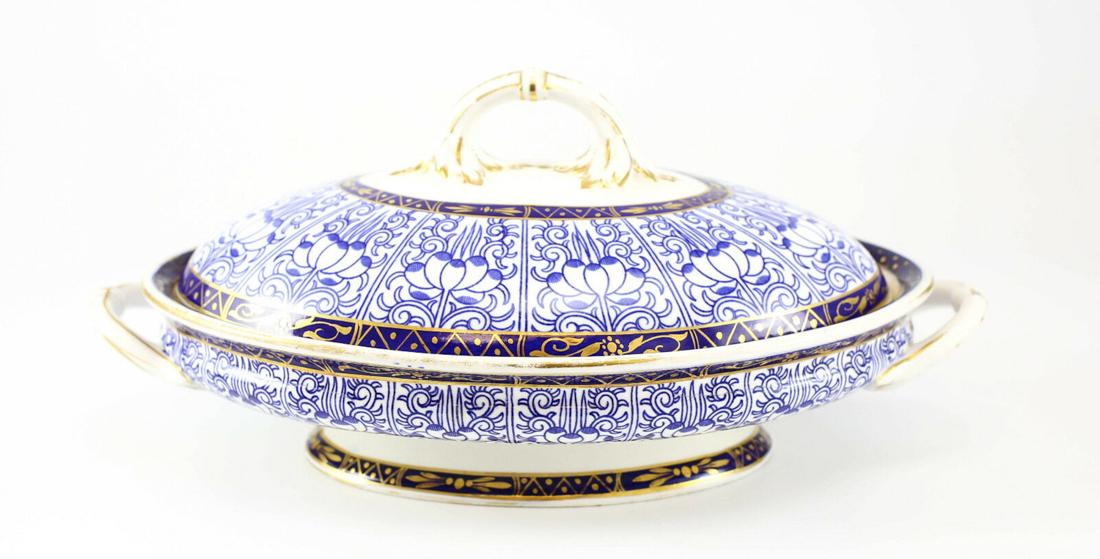 Royal Worcester Lily Porcelain Vegetable Bowl: 1878 Royal Worcester Covered Lily Porcelain Vegetable Bowl; Gilt, Blue & White. Makers Mark on reverse. Weight 3.875 pounds. Measures:, 14 x 9 x 6 inches Domestic Shipping: $40