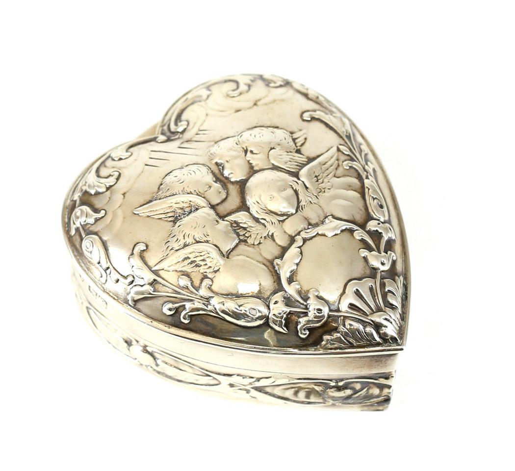 William Comyns & Sons Sterling Silver Heart Trinket Box (1 of 4)