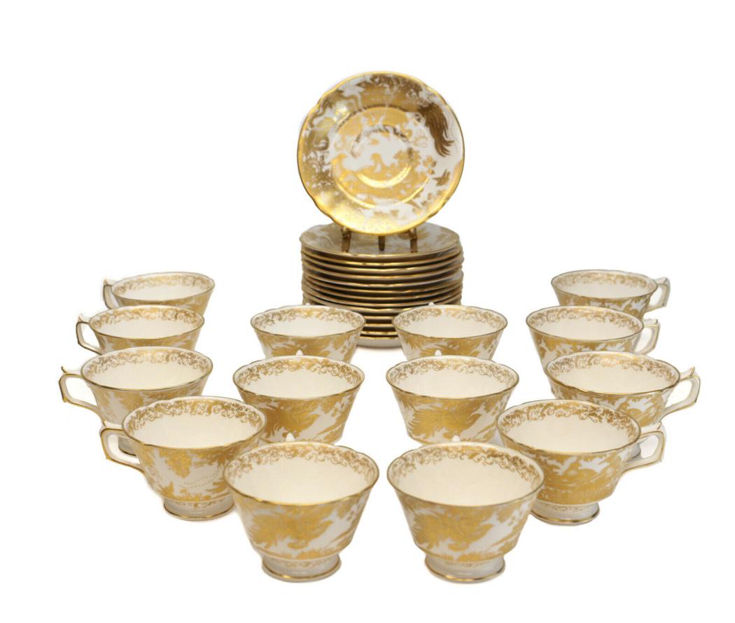 14 Royal Crown Derby Cup & Saucers in Gold Aves (1 of 4)