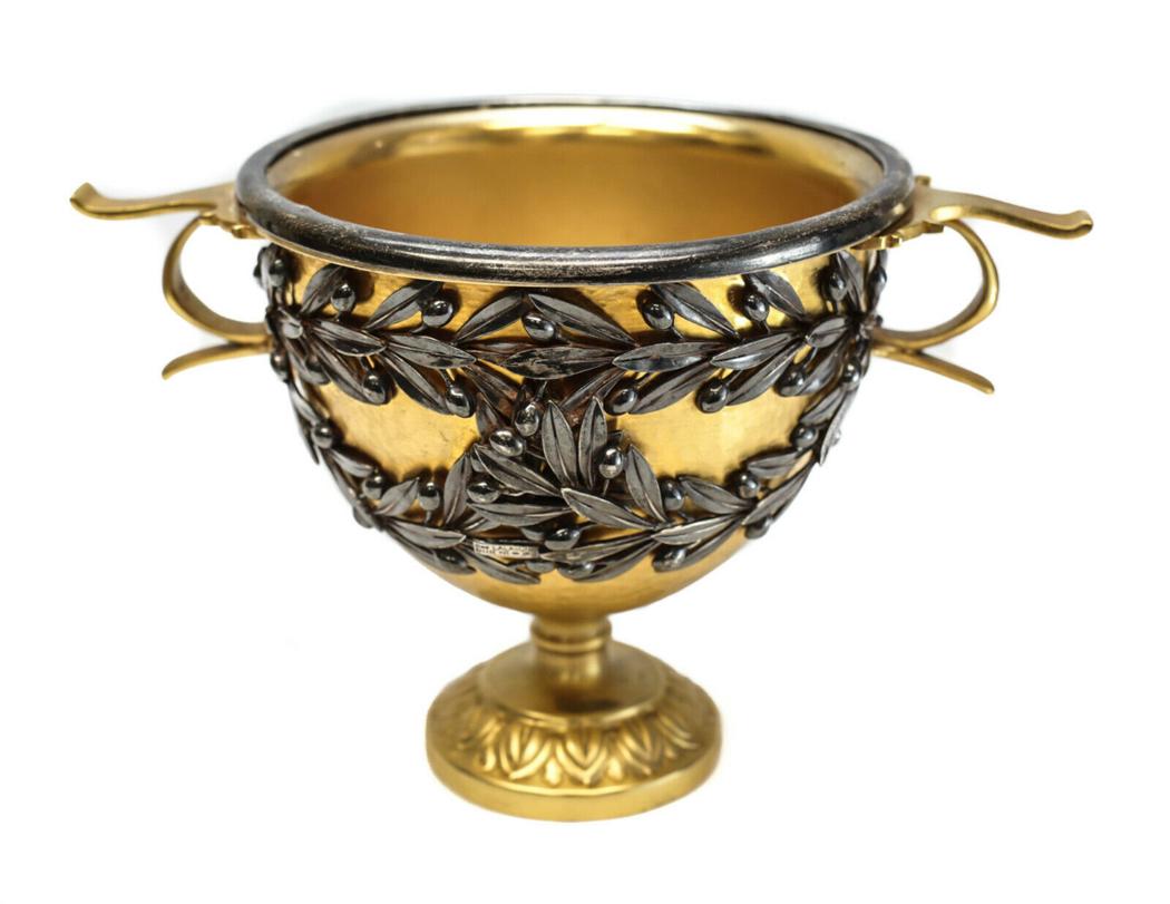 Lalaounis Parcel Sterling Silver Roman Skyphos Cup: Lalaounis parcel gilt sterling silver Roman Skyphos footed cup. A gilt sterling silver and hand hammered twin handled cup after the Roman Skyphos from Pompeii. With an applied sterling silver wreath a