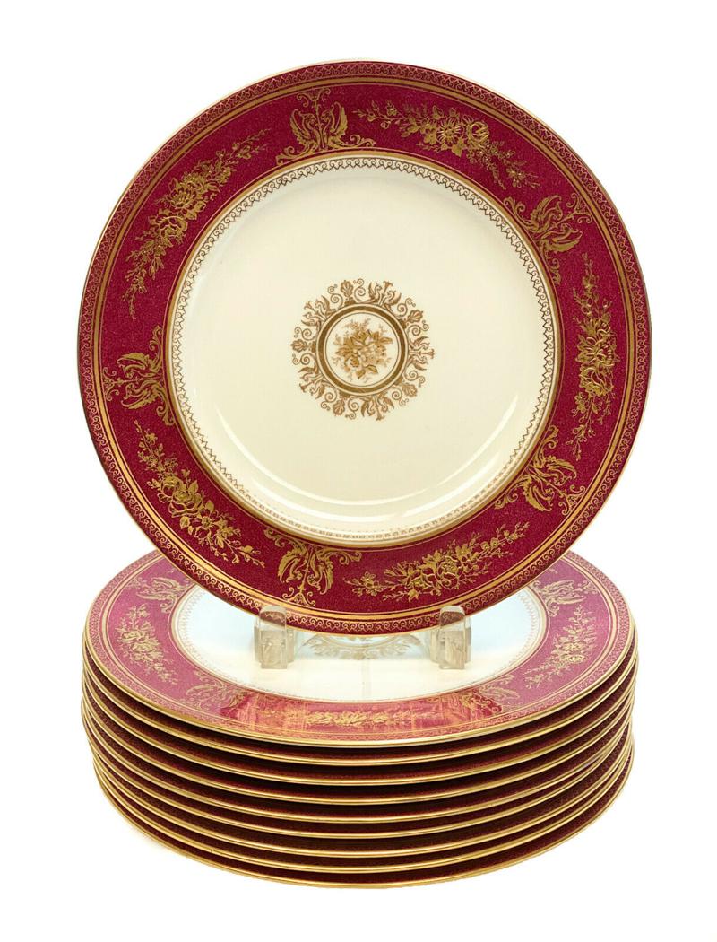 10 Wedgwood Porcelain Emblem Dinner Plates, circa 1880 (1 of 4)