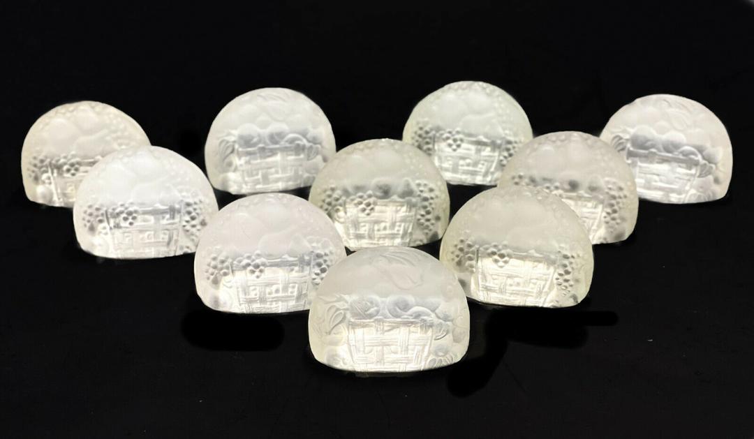 10 Lalique Frosted Place Card Holders in Poires Pommes (1 of 7)