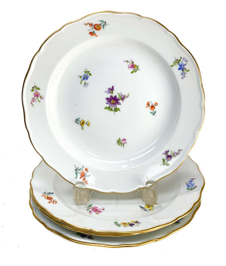 4 Meissen Porcelain Hand Painted 8.5 inch Plates: 4 Meissen Germany porcelain hand painted 8.5 inch plates. Various hand painted florals throughout. Gilt to the scallop rimmed edge. 1st quality Meissen marks to the underside base. Weight Approx., 4 l