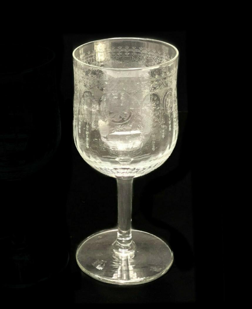Theodore Roosevelt White House Etched Glass Goblet: A very fine etched crystal glass wine goblet for the White House under President Roosevelt in 1902. Intricate acid etched Great Seal of the United States to the circular band. White House china produc