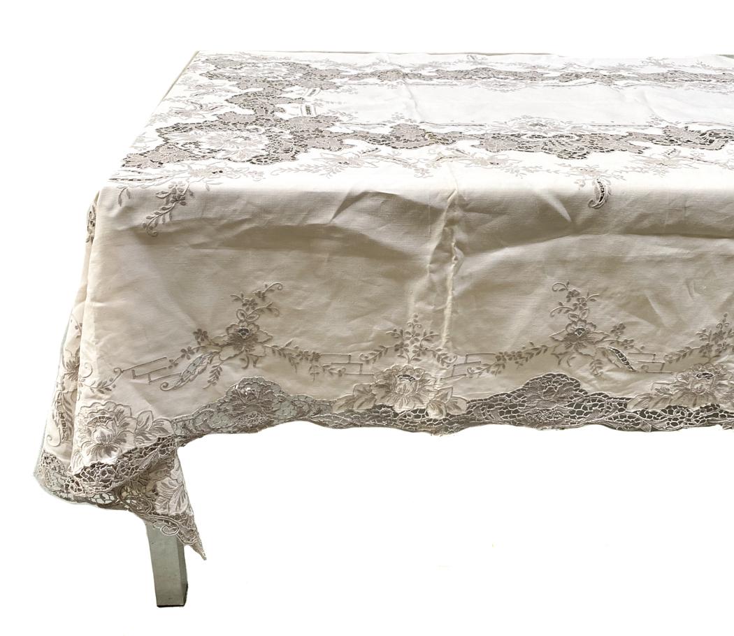 Continental Linen Lace and Fabric Table Cloth (1 of 6)