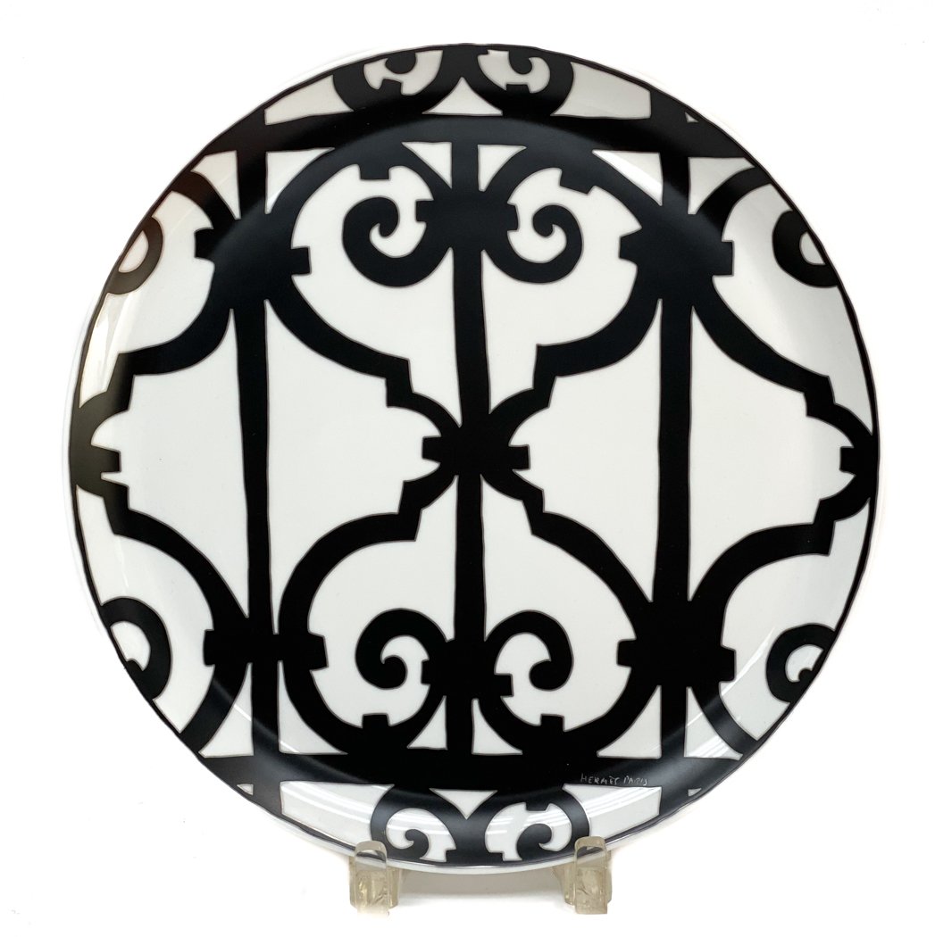 Hermes Balcon du Guadalquivir Black Cake Plate: Hermes Balcon du Guadalquivir Black Cake Plate. Black scrolls and lines throughout. Signed Hermes Paris towards the rim. With original Hermes dust bag, charger box, and ribbon. Balcon du Guadalquivir 