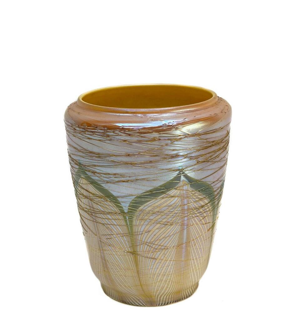 Durand Threaded Orange Pulled Feather Vase Signed (1 of 5)