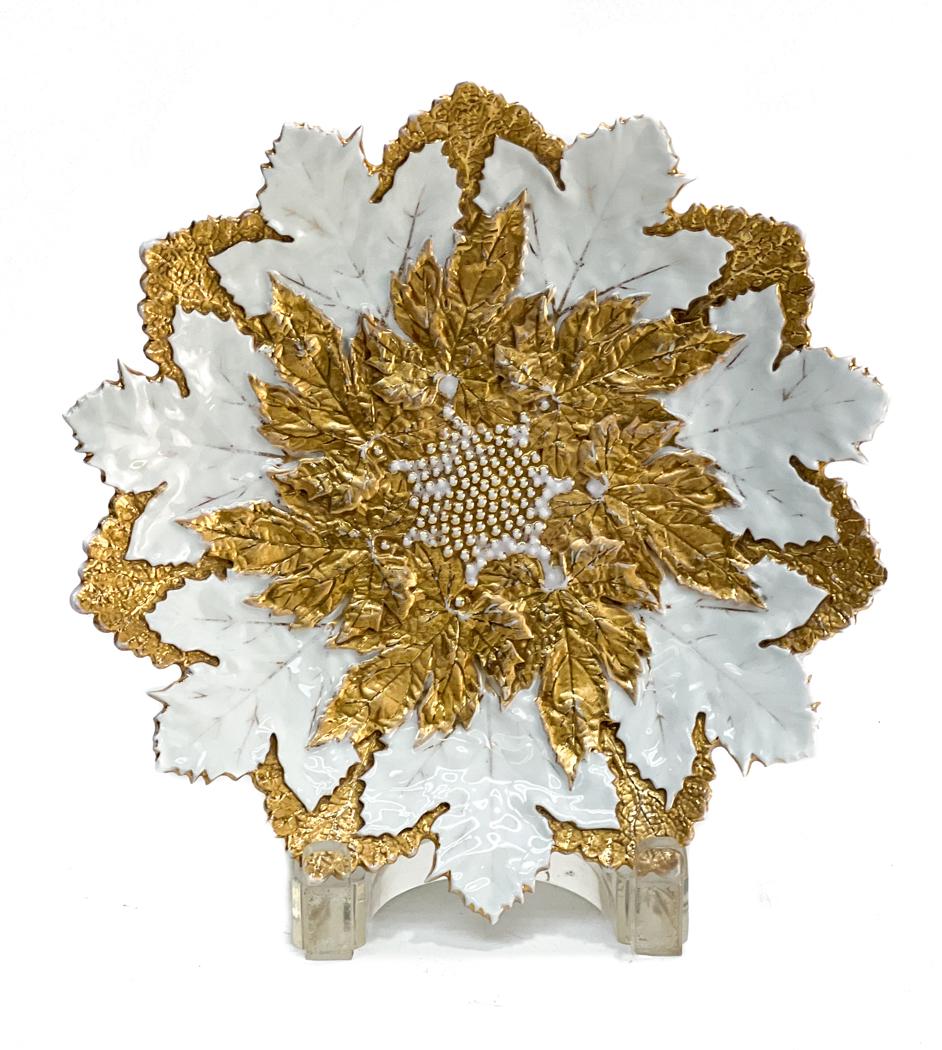 Meissen Germany Porcelain Gold Leaf Cabinet Plate: Meissen Germany porcelain gold leaf cabinet plate. Weight Approx., 0.5 lbs Measures Approx., 8.75 inches diameter