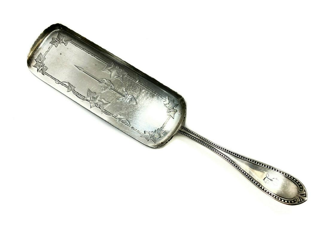 Tiffany & Co. Sterling Silver Serving Crumber Scoop Slice. Beaded & Maple Leaves (1 of 6)