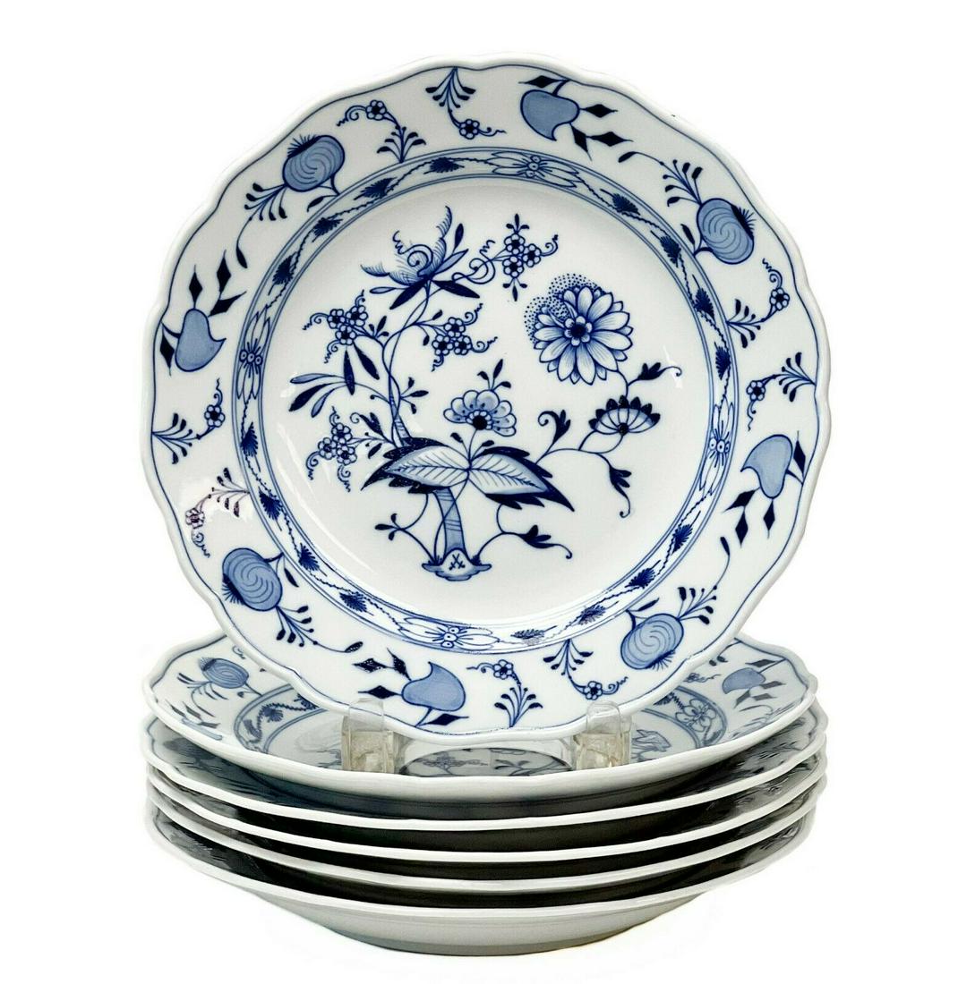 6 Meissen Germany Hand Painted Porcelain Dessert Plates in Blue Onion: UPDATED 6 Meissen Germany hand painted porcelain dessert plates in Blue Onion. Blue decoration featuring onions around the scalloped rim with florals to the center. 19th to early 20th century Meissen 